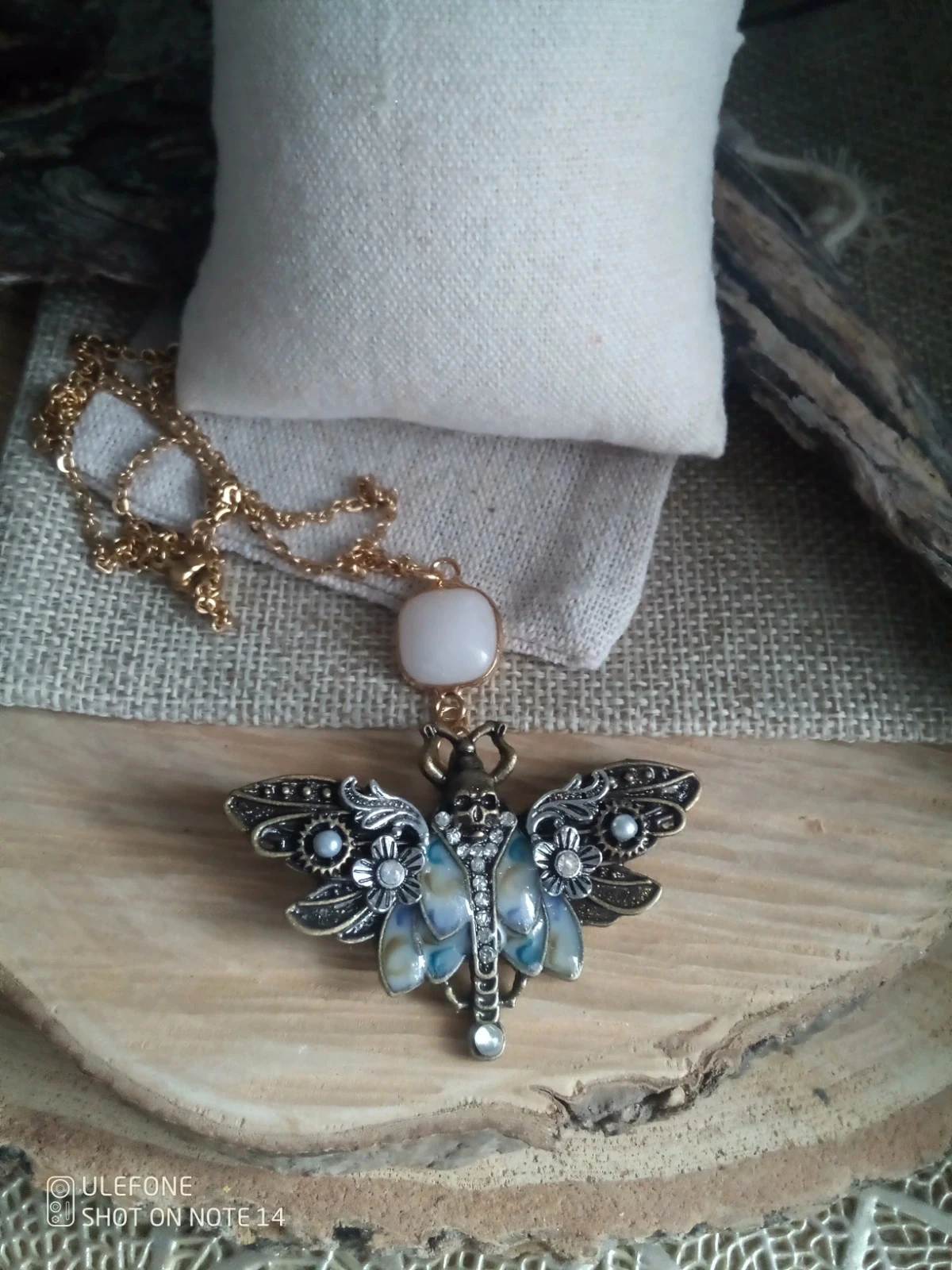 Collar esfinge dorado y piedra de jade blanco – photo 3